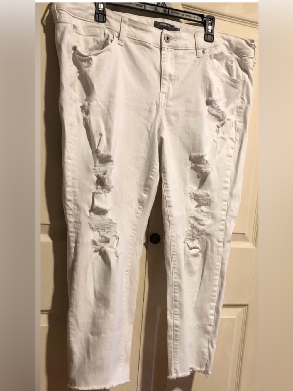 Torrid Women’s Boyfriend White Jeans Cropped Legs Raw Hemline Vintage Stretch 20